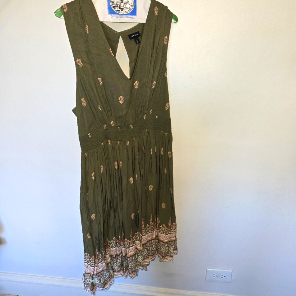Torrid Green V-Neck Sleeveless Crinkle Dress Size 2X
